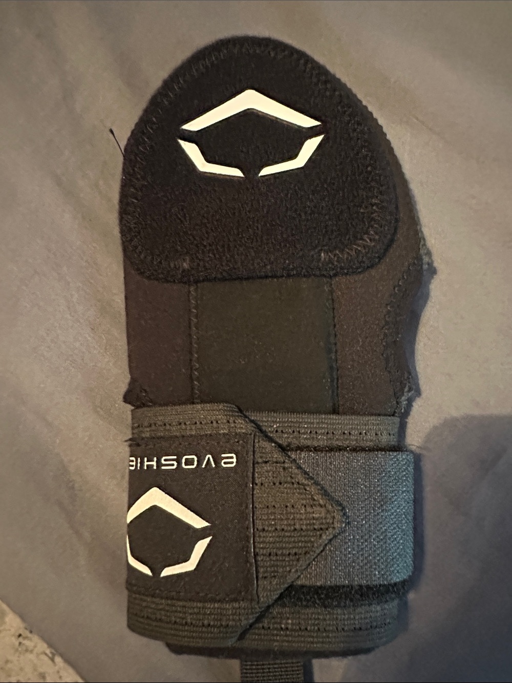 Evoshield YOUTH black sliding mitt. NWOT reversible